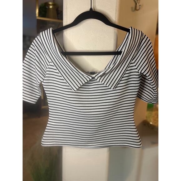 Guess Womens Ribbed Off The Shoulder Black and White Stripes Blouse Sz S Cropped - Picture 5 of 5